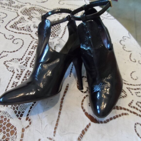 Gucci Black Patent Leather T-Strap Pumps – Size 39 (US 9) - Picture 1 of 16